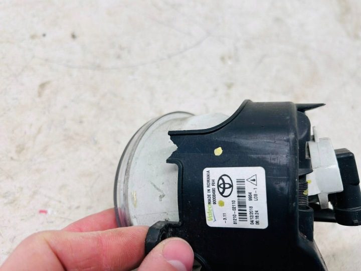 Yaris III противотуманная фара правая держатель крепление 81210-02110, фото 3