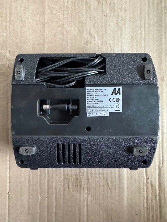 Компрессор автомобильный Unitec 12V 10 бар, фонарь LED, фото 2