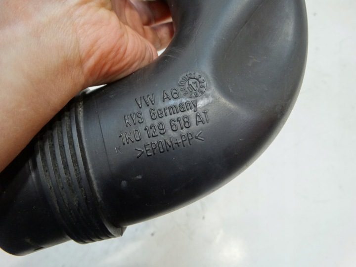 Воздушный патрубок Volkswagen Passat B6 2.0 TDI 1K0129618AT, фото 7