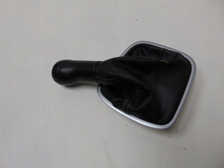 ЧЕХОЛ РУЧКА ПЕРЕКЛЮЧЕНИЯ ПЕРЕДАЧ VW POLO V 6R0711113M ., фото 1