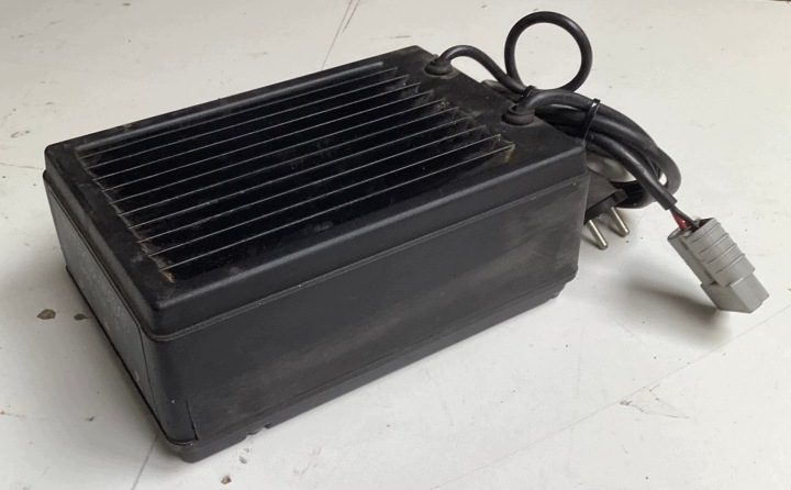 Зарядное устройство Swede Electronics WPC-500 WPC-2412 24V 12A, фото 2