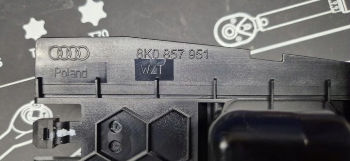 ПЕПЕЛЬНИЦА БАРДАЧОК ТОННЕЛЯ СРЕДНИЙ AUDI A4 B8 A5 8T 8K0857951, фото 2