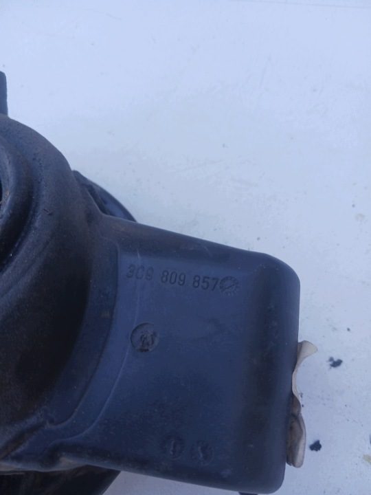 VW Passar B6 универсал лючок горловины бензобака крышка цвет LA7W 3C9809857, фото 6