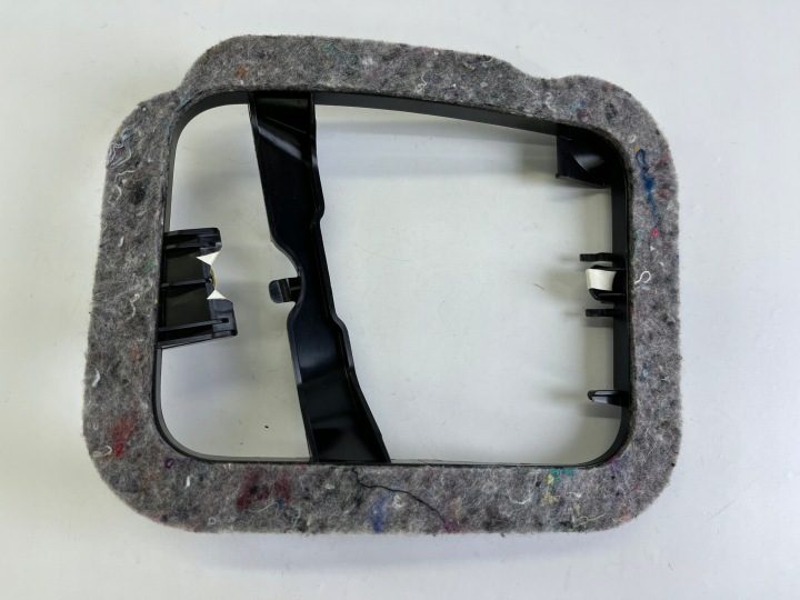 Кронштейн заднего среднего ремня безопасности BMW X1 F48 6442701, фото 4