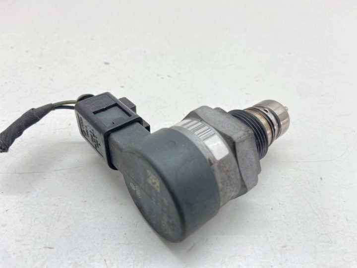 РЕГУЛЯТОР ДАВЛЕНИЯ ТОПЛИВА VW GOLF VII 0281006075 2.0 150 л.с. КЛАПАН, фото 2
