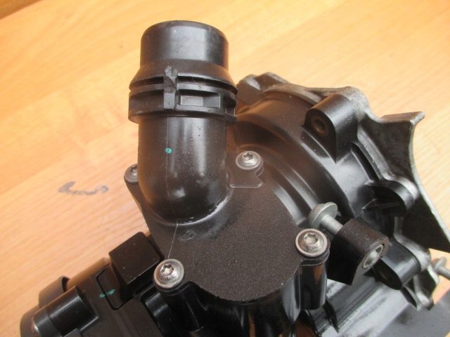 VW Audi 1.8 2.0 TFSI патрубок охлаждения корпус Terostatu помпа 06L121111H, фото 6