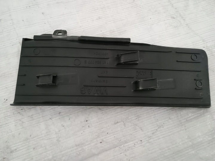 Подножка Skoda VW Audi Seat 1K1864777B в хорошем состоянии, фото 2