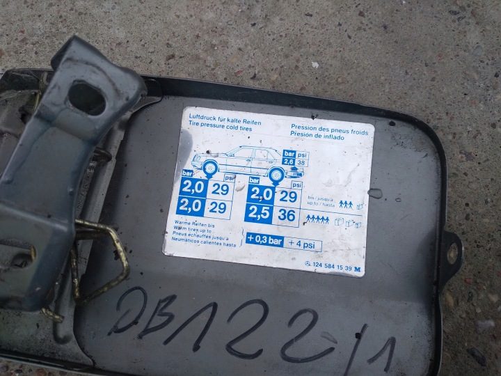 Лючок горловины бензобака Mercedes W124 седан, фото 3