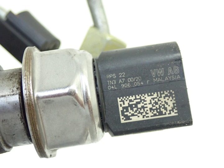 Топливная рампа датчик 057130764AB 0281006075 Audi A3 8V 2.0 TDI CUN 16 г., фото 4