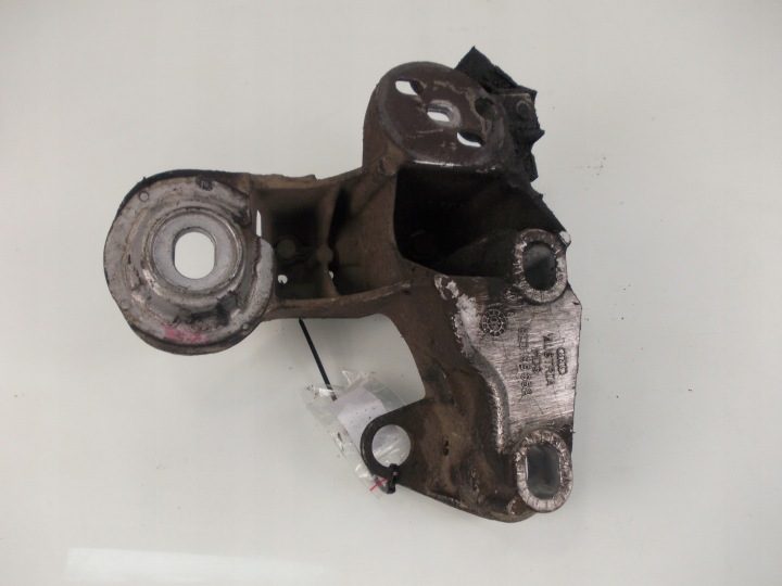 Крепление двигателя кронштейн Audi a4 b6 1,9 TDI 8e0199352, фото 2