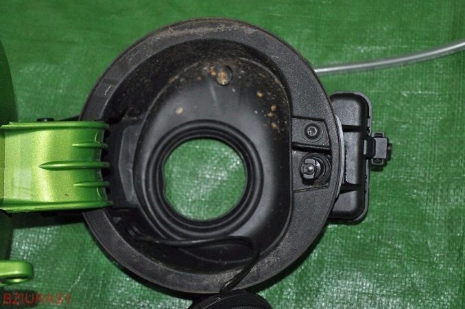 Лючок горловины бензобака VW Scirocco рестайлинг г. 1K8809857C, фото 7