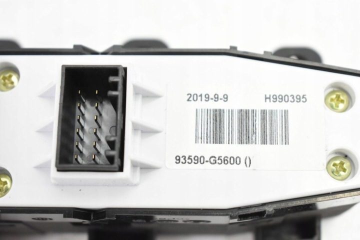 Кнопка стеклоподъемника задняя правая 93590-G5600 KIA Niro, фото 3