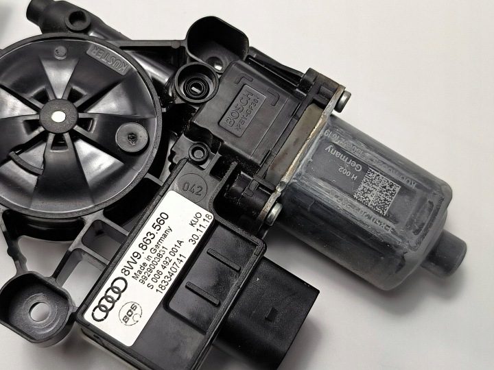 ДОВОДЧИК КРЫШКИ 8W9863560 AUDI A4 B9 S-LINE, фото 4