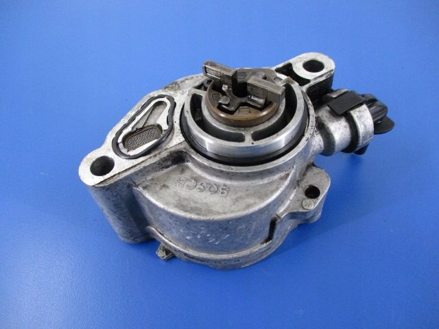 Volvo C30 топливный насос вакуумный Bosch D156-2A, фото 1