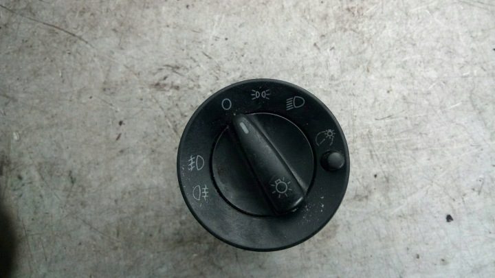 Выключатель света Skoda Octavia 3B0941531A, фото 1