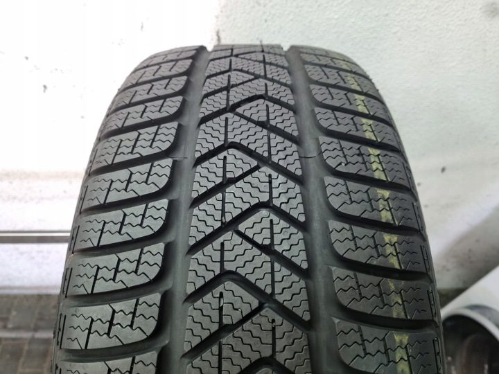 Шина зимняя Pirelli Winter SottoZero 3 235/45R17 97 В сцепление на снегу (3PMSF), усилитель (XL), фото 2
