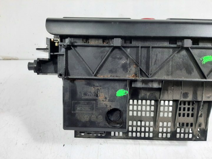 AUDI A4 B5 99 г. РАМКА СРЕДНЯЯ ПОДСТАКАННИК 8D0858005M 8D0862534A, фото 9