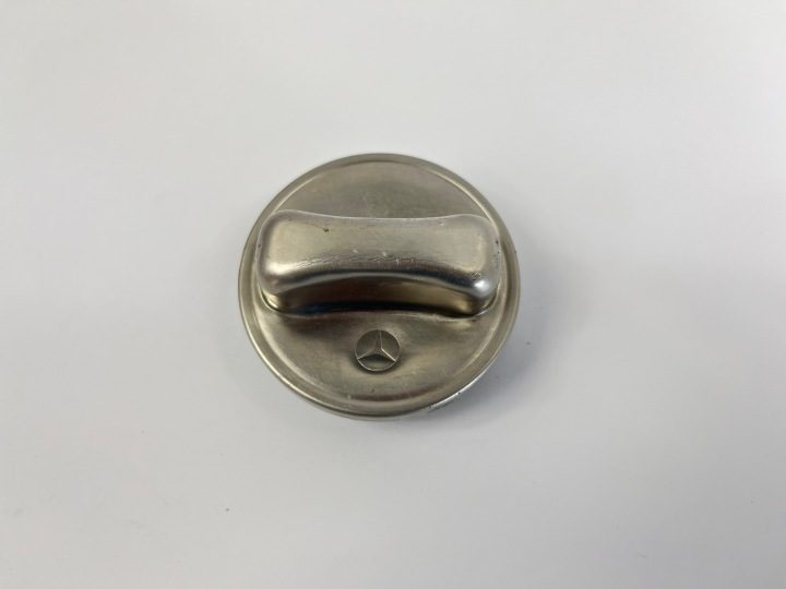 КРЫШКА ГОРЛОВИНЫ БЕНЗОБАКА MERCEDES W124 W201 R107 W140 W126 W123 R129 1244700005, фото 1