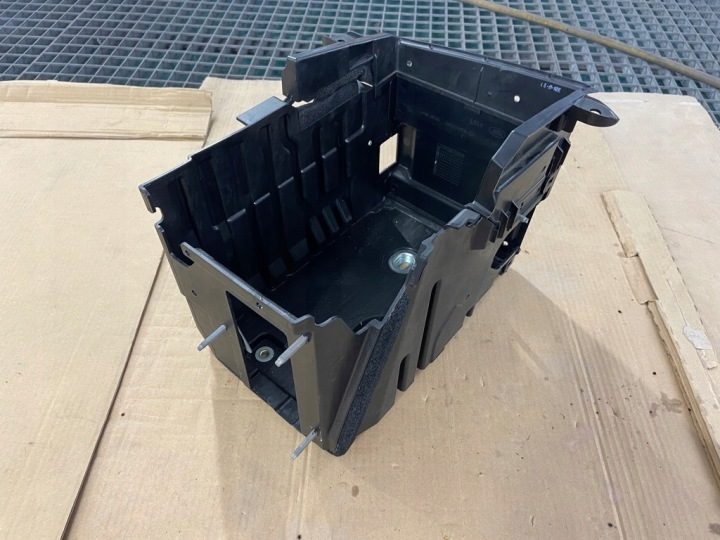 Площадка аккумулятора Evoque L551 P300E L8D2-10723, фото 1