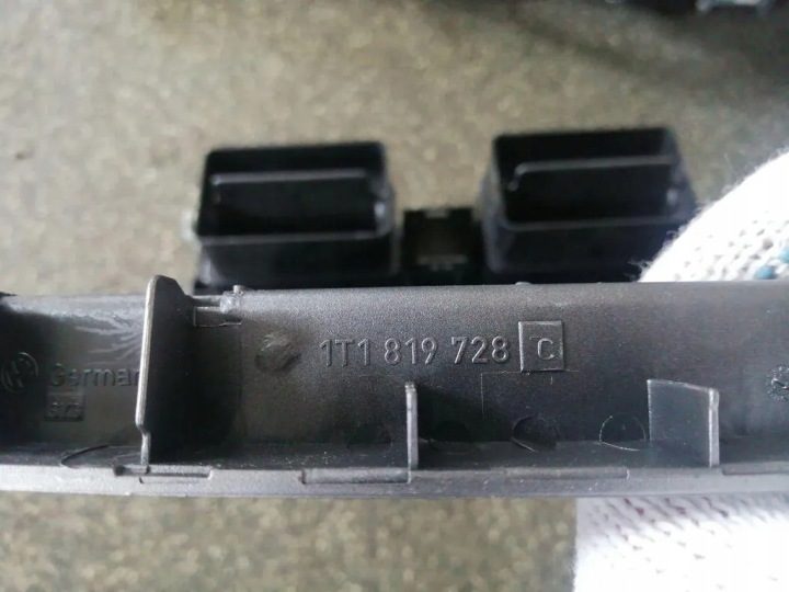 Воздухозаборник консоли VW TOURAN (1T1, 1T2) 1T1819728C 2.0L дизель 103 кВт, фото 4