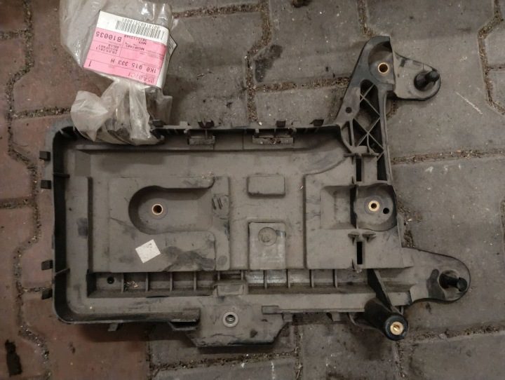 Площадка аккумулятора Audi A3 S3 8P 1K0915333H, фото 1