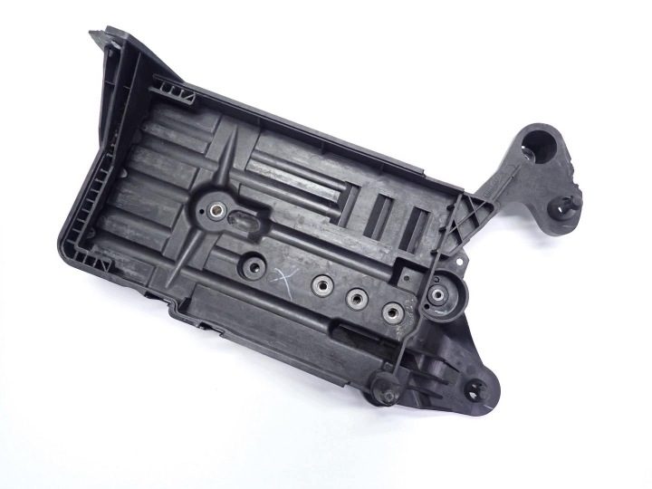 Основание крепление аккумулятора оригинал 5Q0915321J VW Passat B8 18 г., фото 1