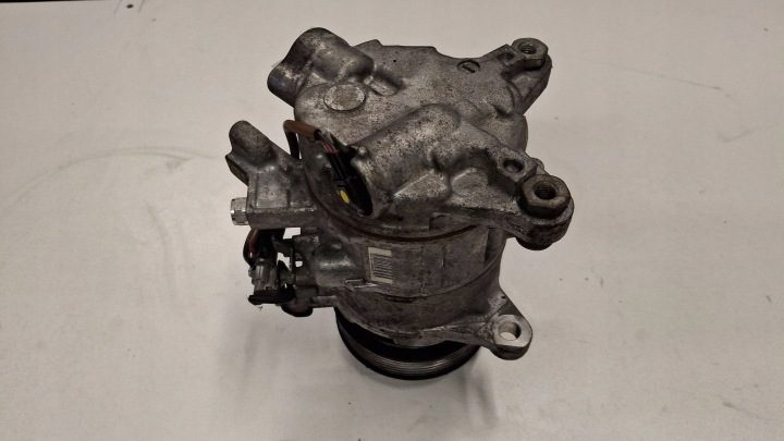 Компрессор кондиционера BMW 1 (F20) 22527010 2.0L дизель 135 кВт 2015, фото 6
