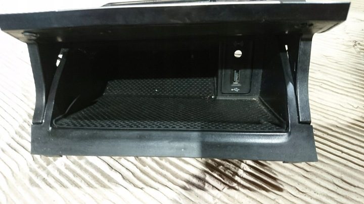 Бардачок пепельница с центрального тоннеля разъем USB Golf VII 7 5G1863391, фото 2