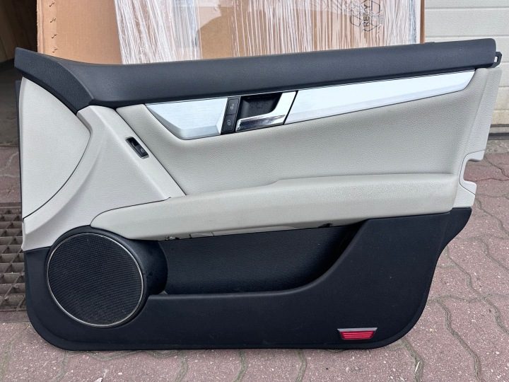 MERCEDES C КЛАСС W204 ОБШИВКА ДВЕРИ ПЕРЕДНЯЯ PODŚWIET LED SIWA КОЖА, фото 1