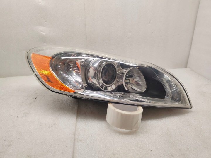 Volvo C70 РЕСТАЙЛИНГ США Передние сторона правая ЛИНЗА ZW 31214790, фото 1