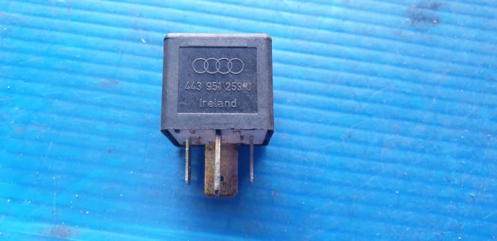 Audi VW Volkswagen реле 443951253j 213, фото 1