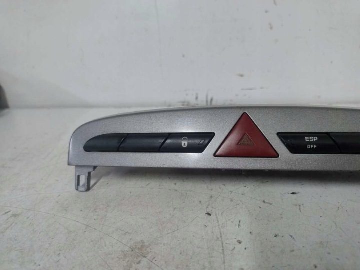 ВЫКЛЮЧАТЕЛЬ АВАРИЙНОЙ СИГНАЛИЗАЦИИ PEUGEOT 308 9659215177, фото 2