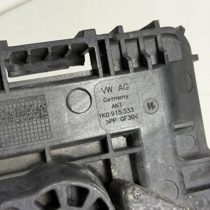 Основание кожух аккумулятора Tiguan Passat B7 Scirocco Caddy OE 1K0915325B, фото 11