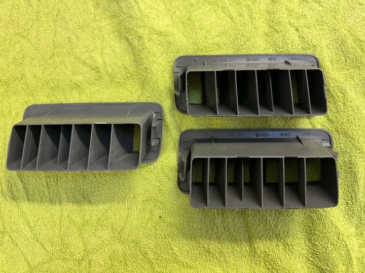 РЕШЕТКИ ОБДУВА В ПАНЕЛЬ ROZDZIELCZĄ VW T4 TRANSPORTER 701819072 701819071, фото 2