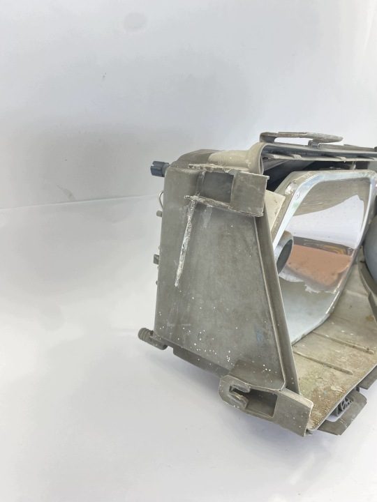 Фара правая передняя Mercedes W124 Hella корпус без Klosza поврежденный, фото 3