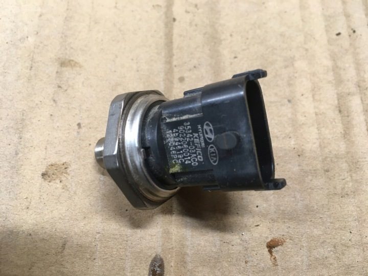 Hyundai OE 35342-03AC0 датчик давления топлива, фото 1