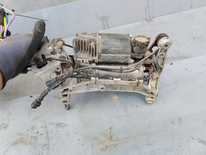 Компрессор пневмоподвески AUDI Q7 (4L) 7L8616006B 31048219 3.0L дизель 171 кВт, фото 5