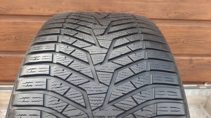 Шина зимняя Yokohama BluEarth Winter V905 315/40R21 115 В усилитель (XL), фото 2