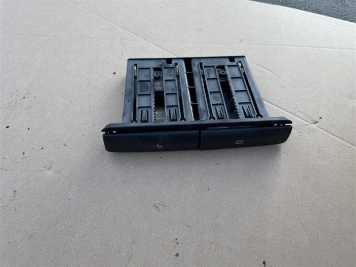 ПОДСТАКАННИК TRZYMAK ДЛЯ СТАКАНА БАРДАЧОК 5801621557 IVECO DAILY 6 VI 19 г., фото 1