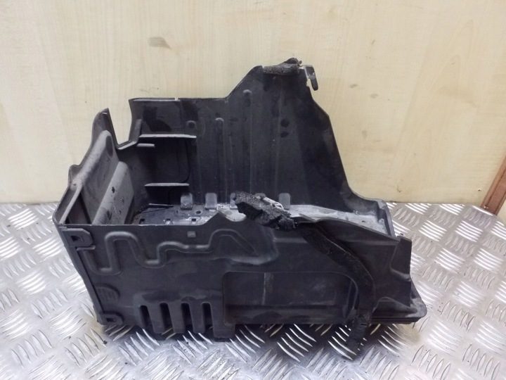 Крышка аккумулятора Volvo S80 II 2.4D D5 185 л.с., фото 3
