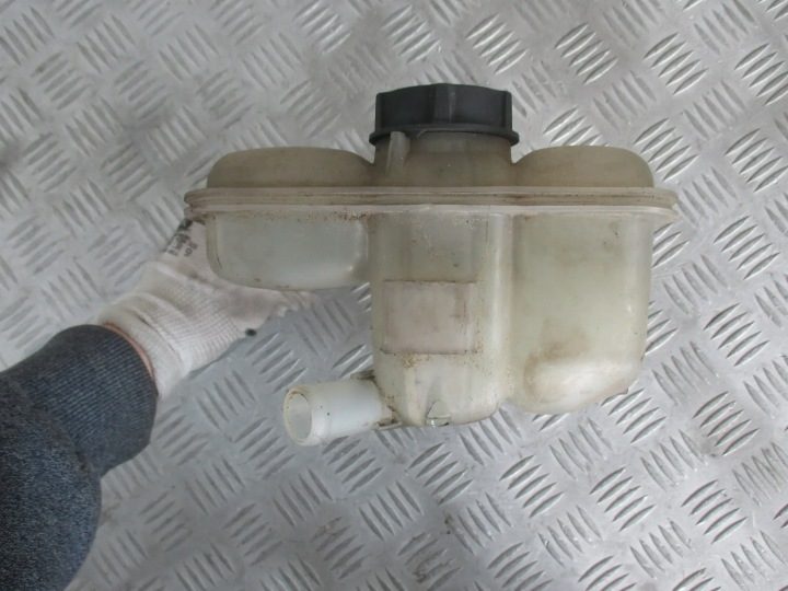 Расширительный бачок 3M5H8K218 Mazda 3 03-06, фото 3