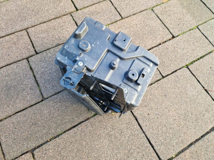 Ford Fiesta кожух аккумулятора MK7 8V21-10723-BD 08-2017, фото 5