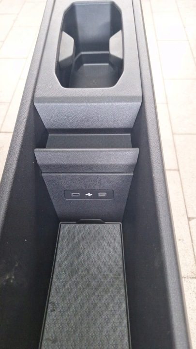 ЦЕНТРАЛЬНЫЙ ТОННЕЛЬ ЗАРЯДНОЕ УСТРОЙСТВО RENAULT MEGANE V E-TECH, фото 2