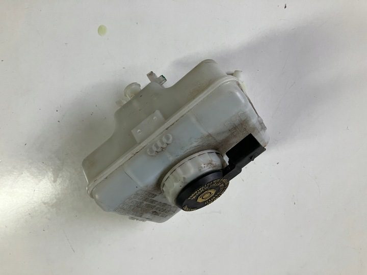 Бачок тормозной жидкости Audi A6 C7 4G 8K0611301C, фото 1