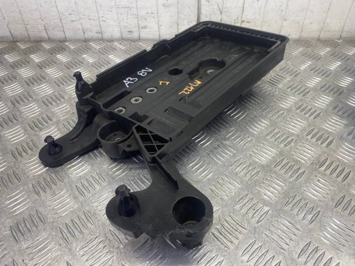 Основание кронштейн аккумулятора Audi A3 S3 8V 5Q0915321E, фото 8