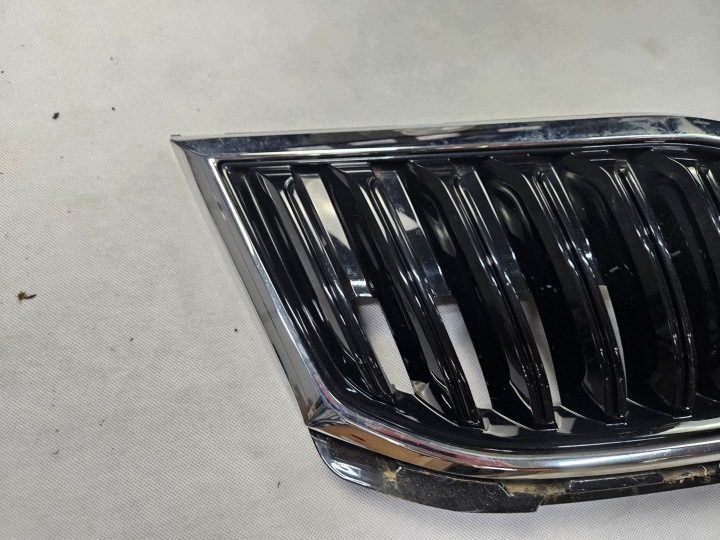 SKODA OCTAVIA 5E0 3 ПОСЛЕ РЕСТАЙЛИНГА 5E0853653C РАМКА ХРОМ ЧЕРНЫЙ, фото 2