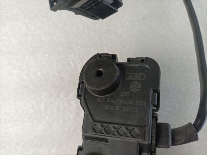 ПРИВОД ЛЮЧКА ГОРЛОВИНЫ БЕНЗОБАКА VW GOLF AUDI 5C6810773K, фото 4