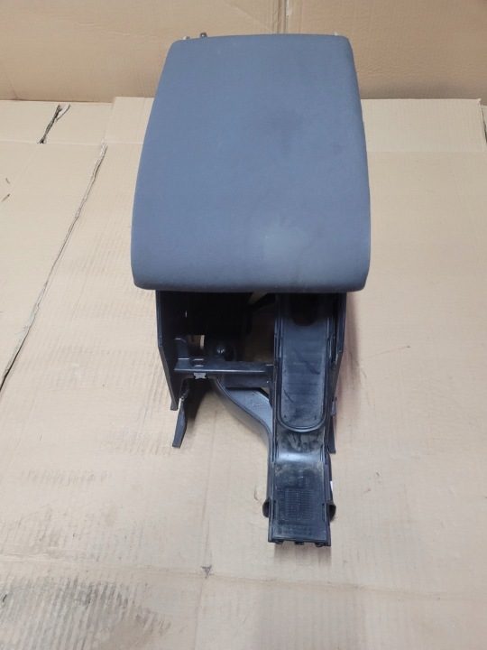 VW Golf V 5 подлокотник тоннеля бардачок средний 5M0864207C, фото 1