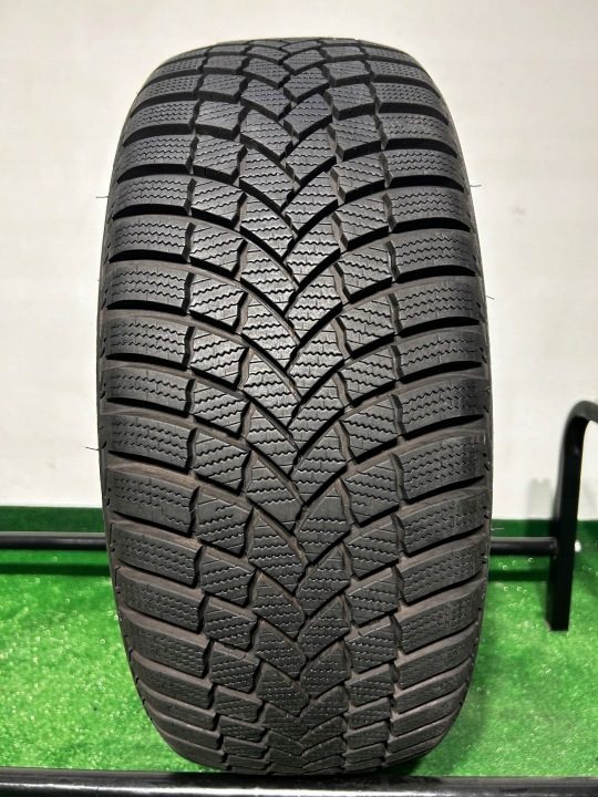 Шина зимняя Bridgestone Blizzak LM001 Evo 205/55R16 91 т сцепление на снегу (3PMSF), фото 1