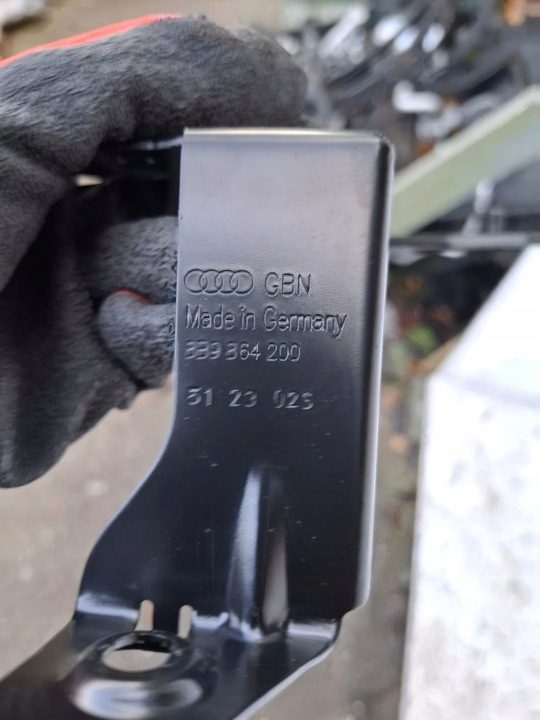 Audi A5 B10 8B9864200 кронштейн, фото 2